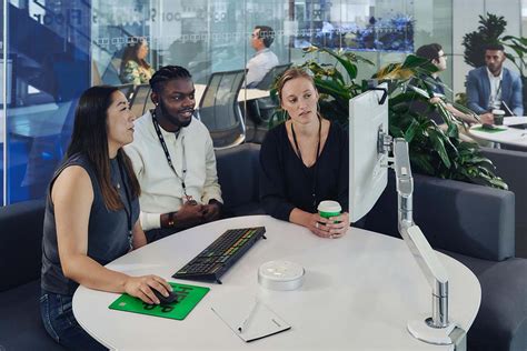 Bloomberg L P About Careers Products Contacts