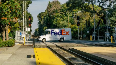 Download Fedex Tracking Delivered Wallpaper Wallpapers Com