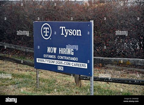 Emporia Kansas Usa January 8 2020 Tyson Foods Is Hiring Sign In Both English And Spanish Posted In Of The Tyson Fresh Meats Production Plant Stock Photo Alamy Emporia Kansas Usa January 8 2020 Tyson Foods Is Hiring Sign In Both English And Spanish Posted In Of The Tyson Fresh Meats Production Plant Stock Photo Alamy