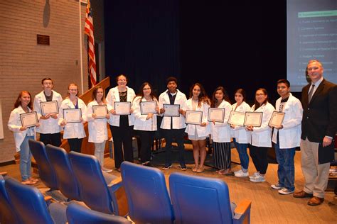 High Schoolers In Stony Brook Health Care Careers Summer Program