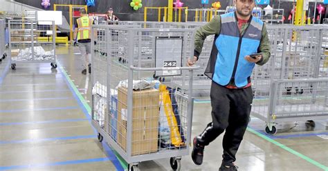 Inside The Amazon Site Built To Boost Same Day Delivery Around Seattle The Seattle Times Inside The Amazon Site Built To Boost Same Day Delivery Around Seattle The Seattle Times