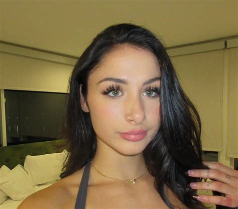 Julia Pic Nude