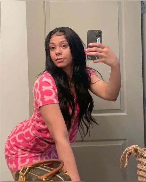 Karrahbooo Nude