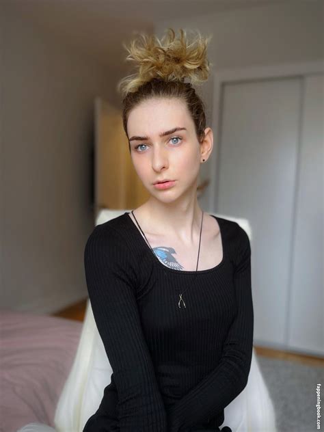 Lyra Crow Nudes