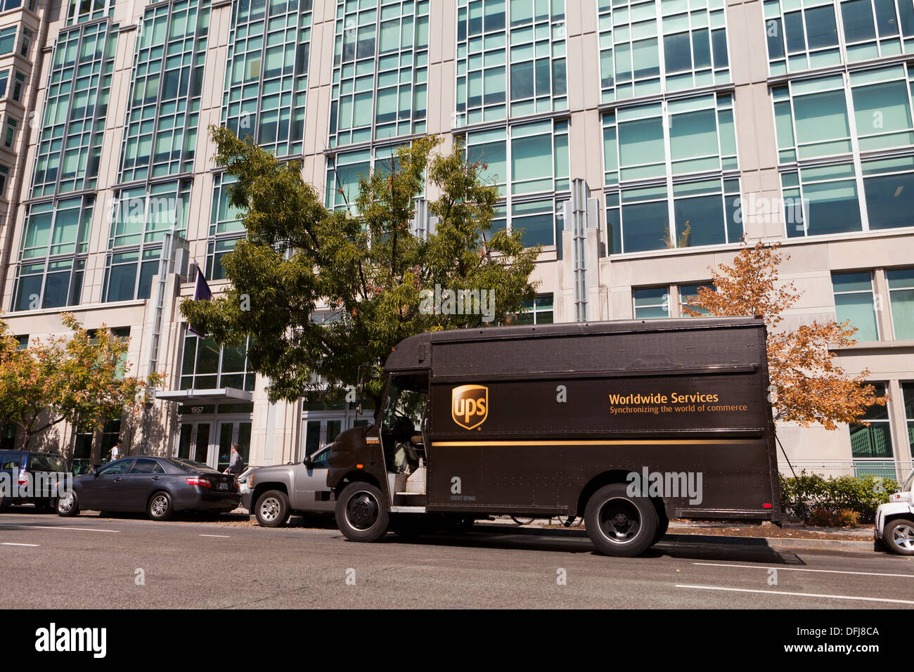Ups Parked Truck Hi Res Stock Photography And Images Alamy Ups Parked Truck Hi Res Stock Photography And Images Alamy