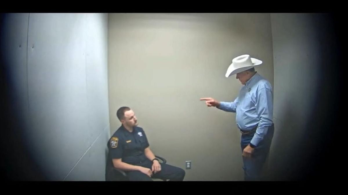 Watch Security Footage Shows Texas Sheriff Firing Officer Tyler Moody Watch Security Footage Shows Texas Sheriff Firing Officer Tyler Moody